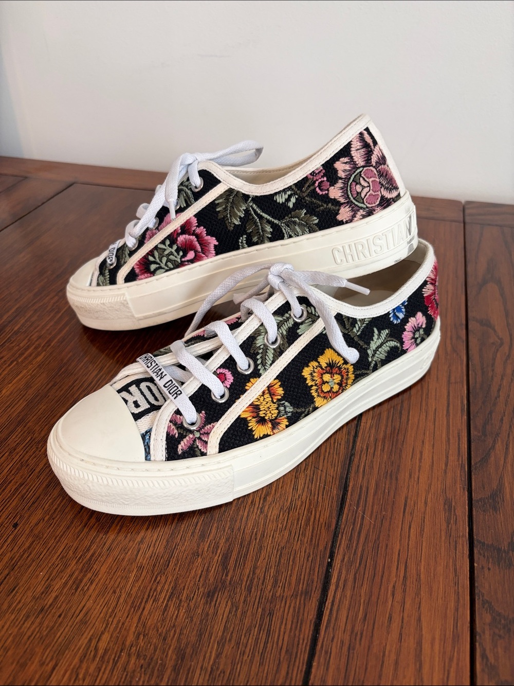 Dior Walk’n’Dior Black Floral Embroidered Canvas Low-Top Sneakers 37.5 7.5 - Picture 1 of 8